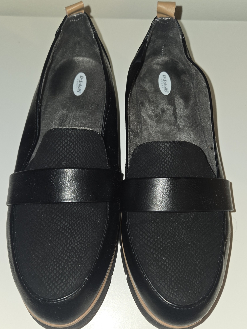 DR SCHOLLS LOAFERS. SIZE 7.5